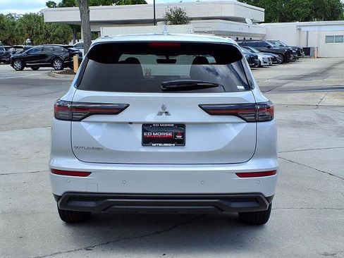 New 2026 Mitsubishi Outlander ES FWD image 4