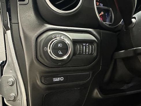 Used 2020 Jeep Gladiator Overland AWD/4WD image 29