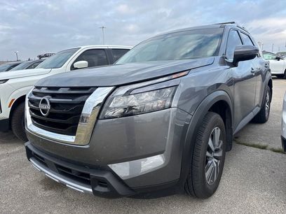 Used 2025 Nissan Pathfinder SL
