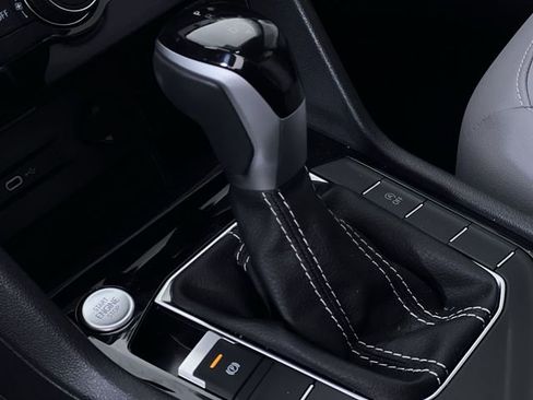 Used 2024 Volkswagen Taos SE image 20