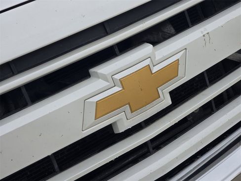 Used 2019 Chevrolet Silverado 2500 High Country w/ Duramax Plus Package image 9