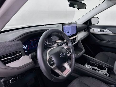 Used 2026 Ford Explorer Active RWD image 9