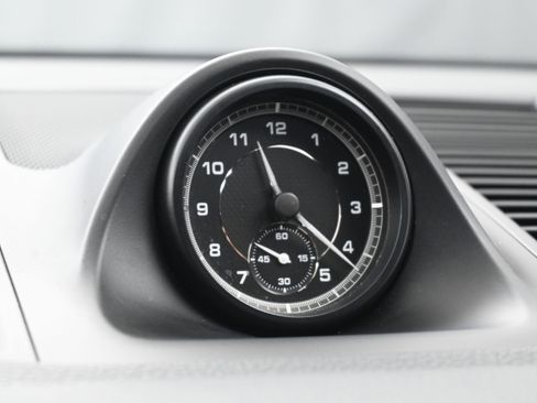 Used 2022 Porsche Macan image 17