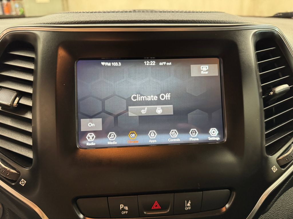 Used 2021 Jeep Cherokee Latitude Plus FWD image 21
