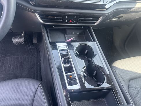 Used 2024 Volkswagen Atlas SE AWD/4WD image 18