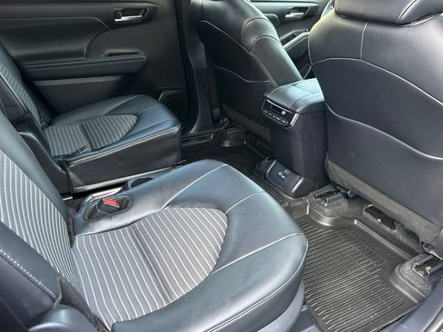 Used 2024 Toyota Highlander XSE FWD image 20
