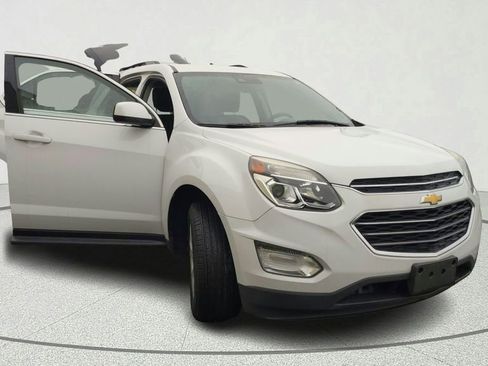 Used 2017 Chevrolet Equinox LT w/ Driver Confidence Package II image 8