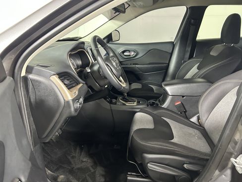 Used 2014 Jeep Cherokee Latitude w/ Cold Weather Group image 10