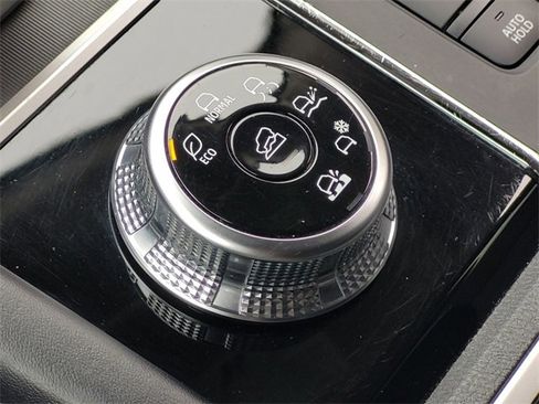 Used 2024 Mitsubishi Outlander SE image 28