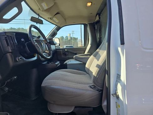Used 2017 Chevrolet Express 2500 image 13