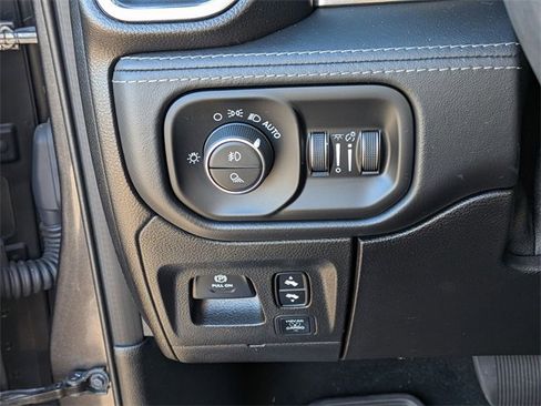 Used 2019 RAM 1500 Limited image 16