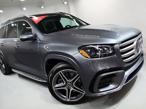Used 2025 Mercedes-Benz GLS 450 4MATIC image 8