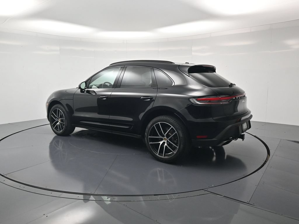 Certified 2025 Porsche Macan AWD/4WD image 3