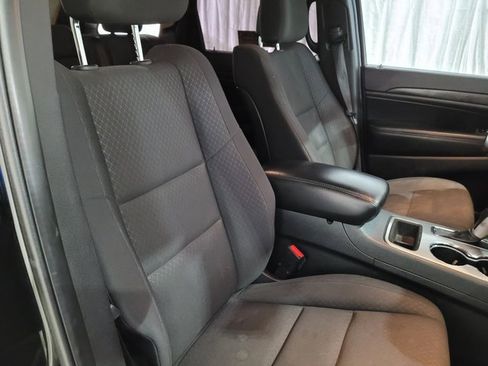 Used 2018 Jeep Grand Cherokee Laredo image 55