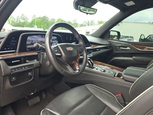 Used 2024 Cadillac Escalade Premium Luxury AWD/4WD image 25