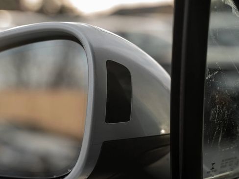 Used 2015 Porsche Macan Turbo image 23