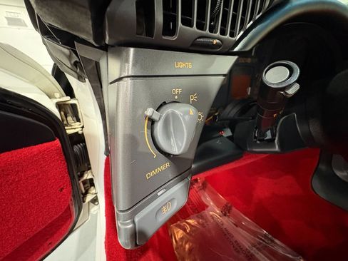 Used 1991 Chevrolet Corvette Convertible RWD image 30