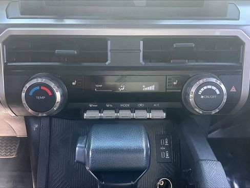 Used 2025 Toyota Tacoma SR5 AWD/4WD image 37