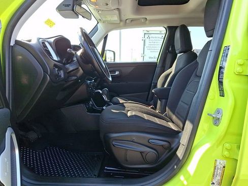 Used 2018 Jeep Renegade Latitude w/ Cold Weather Group AWD/4WD image 15