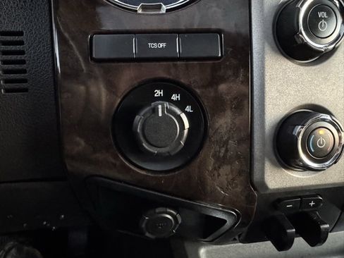 Used 2014 Ford F450 Platinum w/ Platinum Package image 23