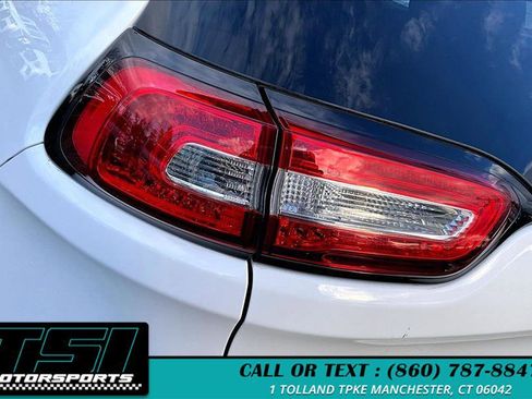 Used 2016 Jeep Cherokee Latitude w/ Cold Weather Group image 30