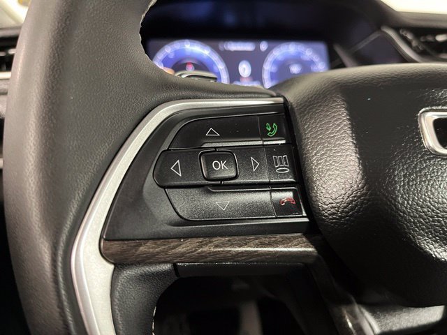 Used 2025 Jeep Grand Cherokee Limited AWD/4WD image 20