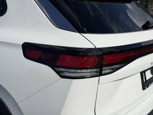 New 2026 Volkswagen Tiguan SE image 9