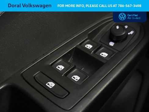 Certified 2022 Volkswagen Taos SE FWD image 17