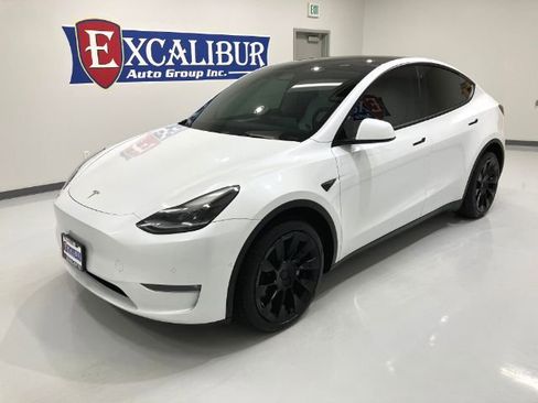 Used 2022 Tesla Model Y Long Range image 59