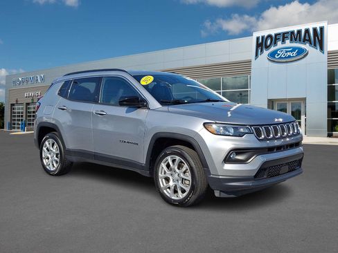 Used 2023 Jeep Compass Latitude AWD/4WD image 1