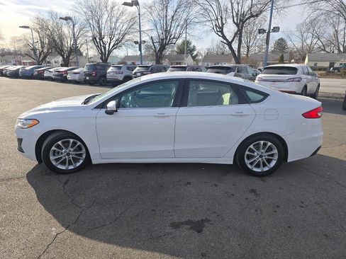 Used 2019 Ford Fusion SE image 3