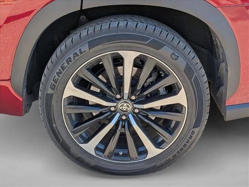 Used 2021 Toyota Highlander XSE image 3