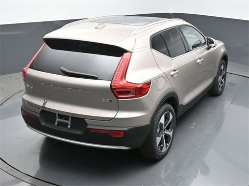 New 2024 Volvo XC40 B5 Plus w/ Protection Package Premier image 38