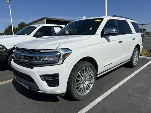 Used 2023 Ford Expedition Platinum AWD/4WD image 2