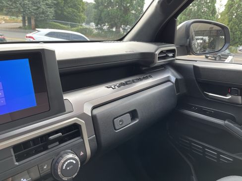 Certified 2025 Toyota Tacoma TRD Off-Road AWD/4WD image 25