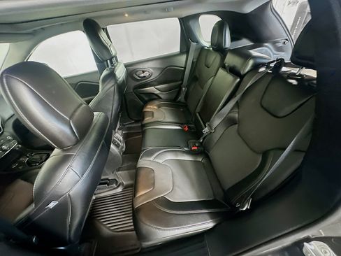 Used 2022 Jeep Cherokee Limited image 24