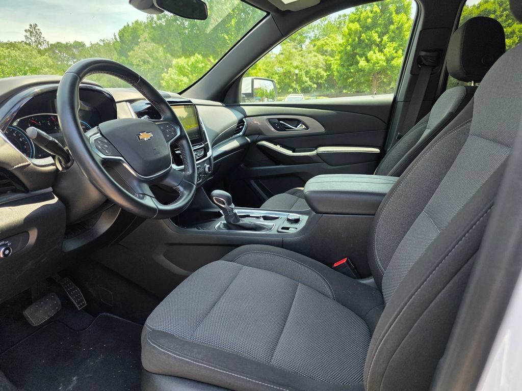 Certified 2023 Chevrolet Traverse LT FWD image 15