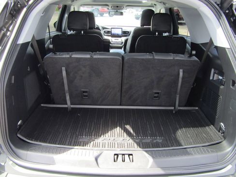 Used 2024 Ford Explorer XLT w/ Equipment Group 202A AWD/4WD image 7
