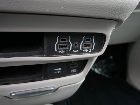 Certified 2022 Chrysler Pacifica Touring-L image 26