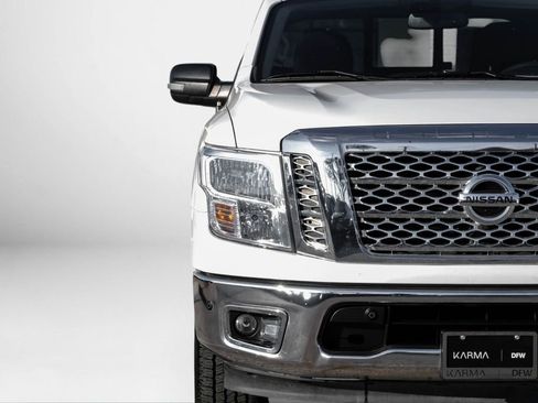 Used 2017 Nissan Titan SV image 41