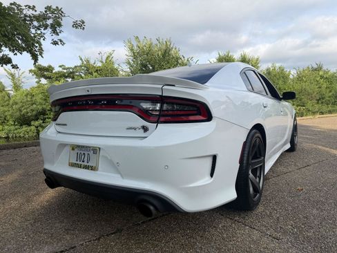 Used 2019 Dodge Charger SRT Hellcat w/ Navigation & Travel Group RWD image 4