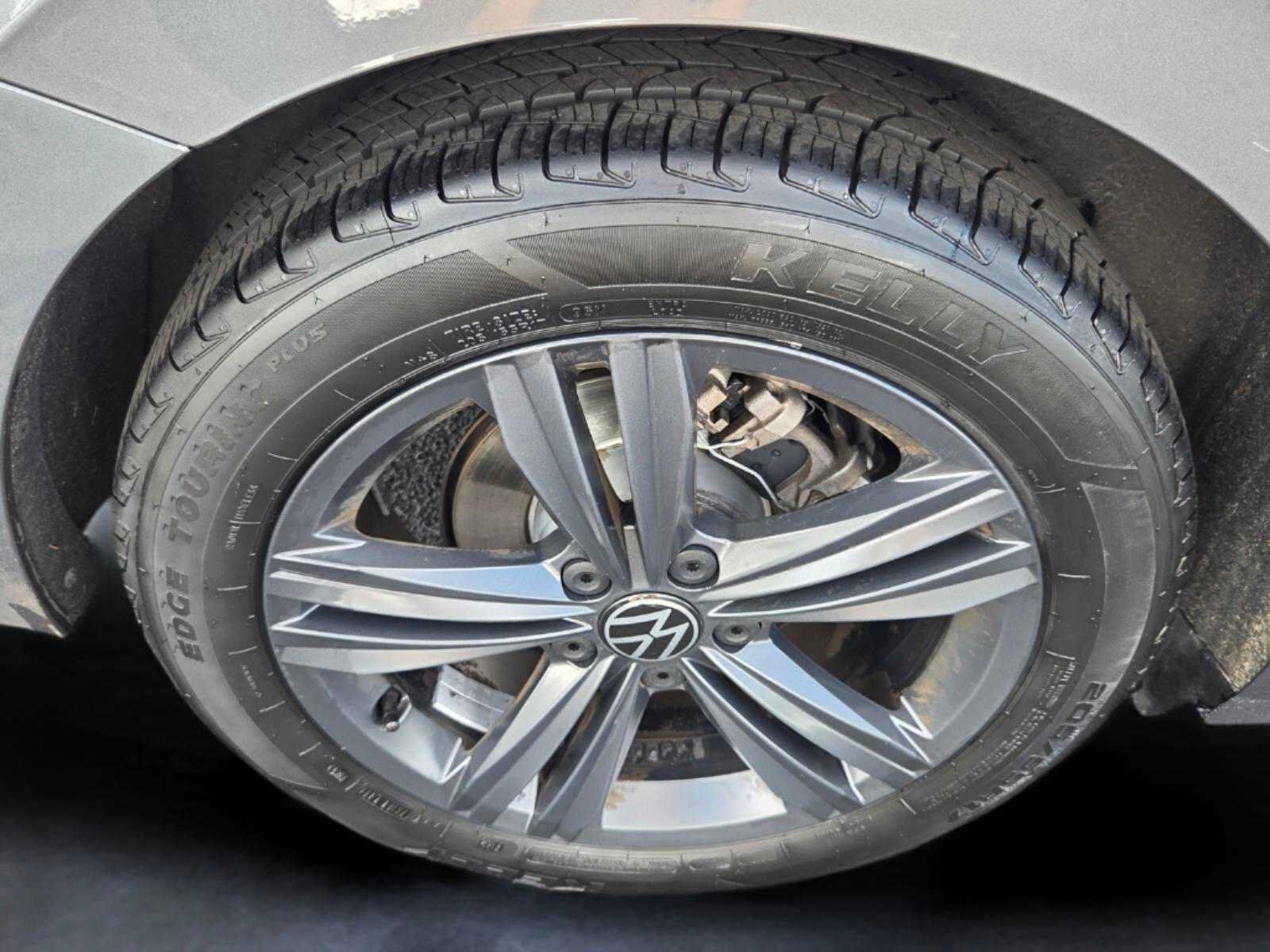Used 2023 Volkswagen Jetta SE w/ Panoramic Sunroof Package FWD image 18