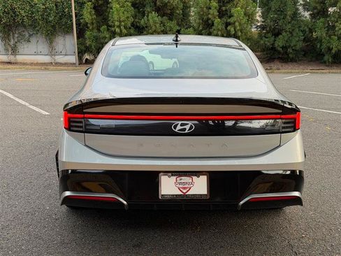 Used 2025 Hyundai Sonata SEL FWD image 10