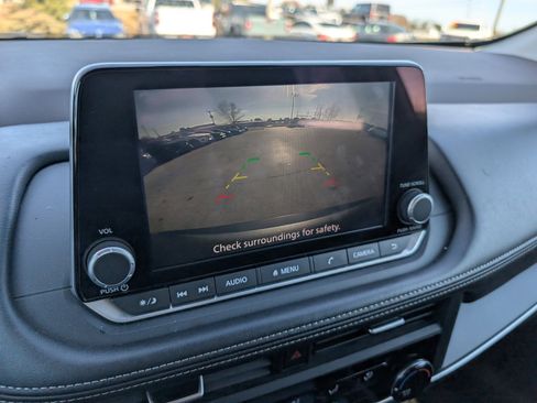 Used 2023 Nissan Rogue S image 8