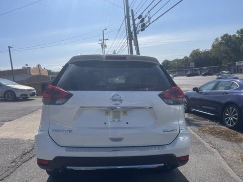 Used 2018 Nissan Rogue SL w/ Premium Package image 4