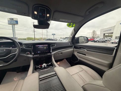 Used 2024 Jeep Wagoneer Series II w/ Flexible Seating Group AWD/4WD image 16