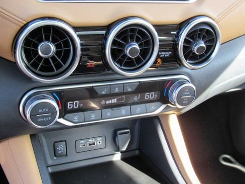 New 2025 Nissan Sentra SV w/ SV Premium Package image 17