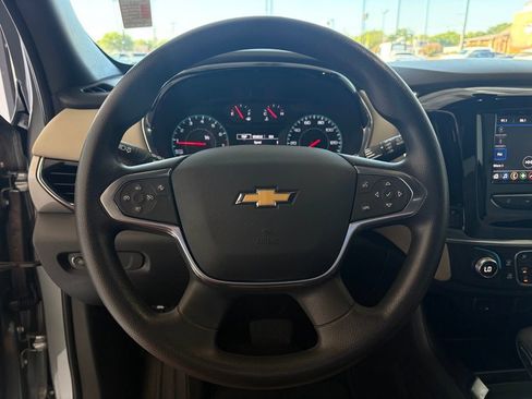 Used 2023 Chevrolet Traverse LS FWD image 3