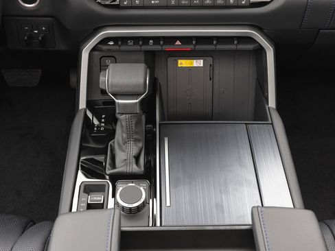 New 2026 Toyota Tundra Platinum AWD/4WD image 12