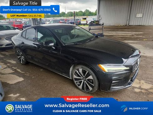 Used 2022 Volvo S60 B5 Momentum w/ Climate Package FWD image 5